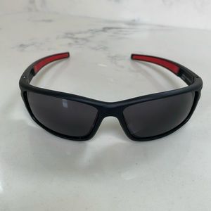 unisex black sunglasses